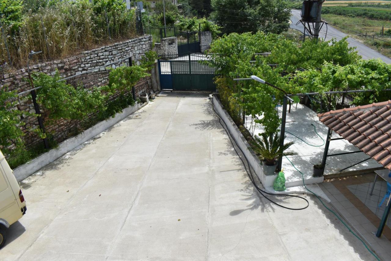 סרנדה Anastasias Apartments מראה חיצוני תמונה