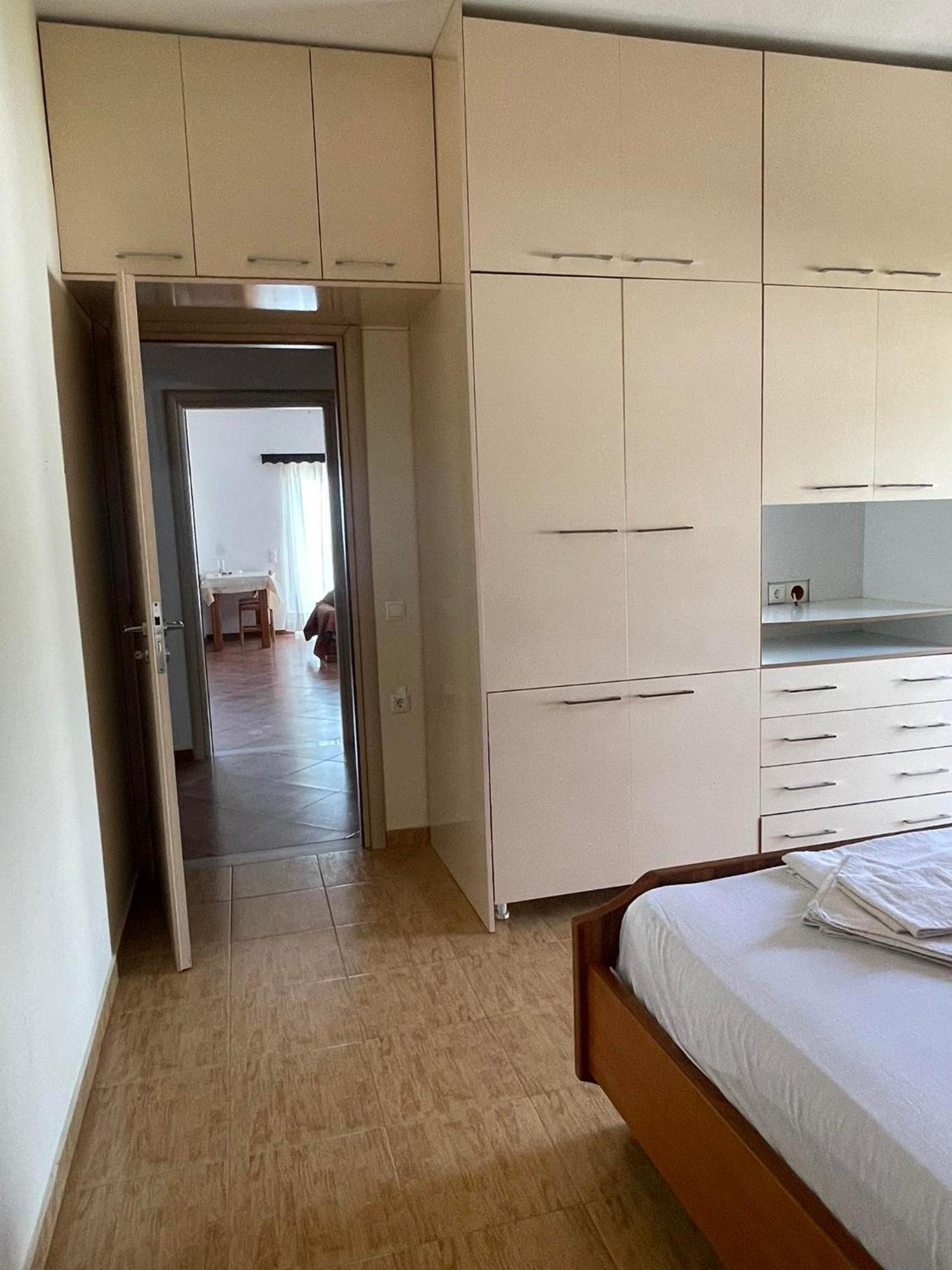 סרנדה Anastasias Apartments מראה חיצוני תמונה