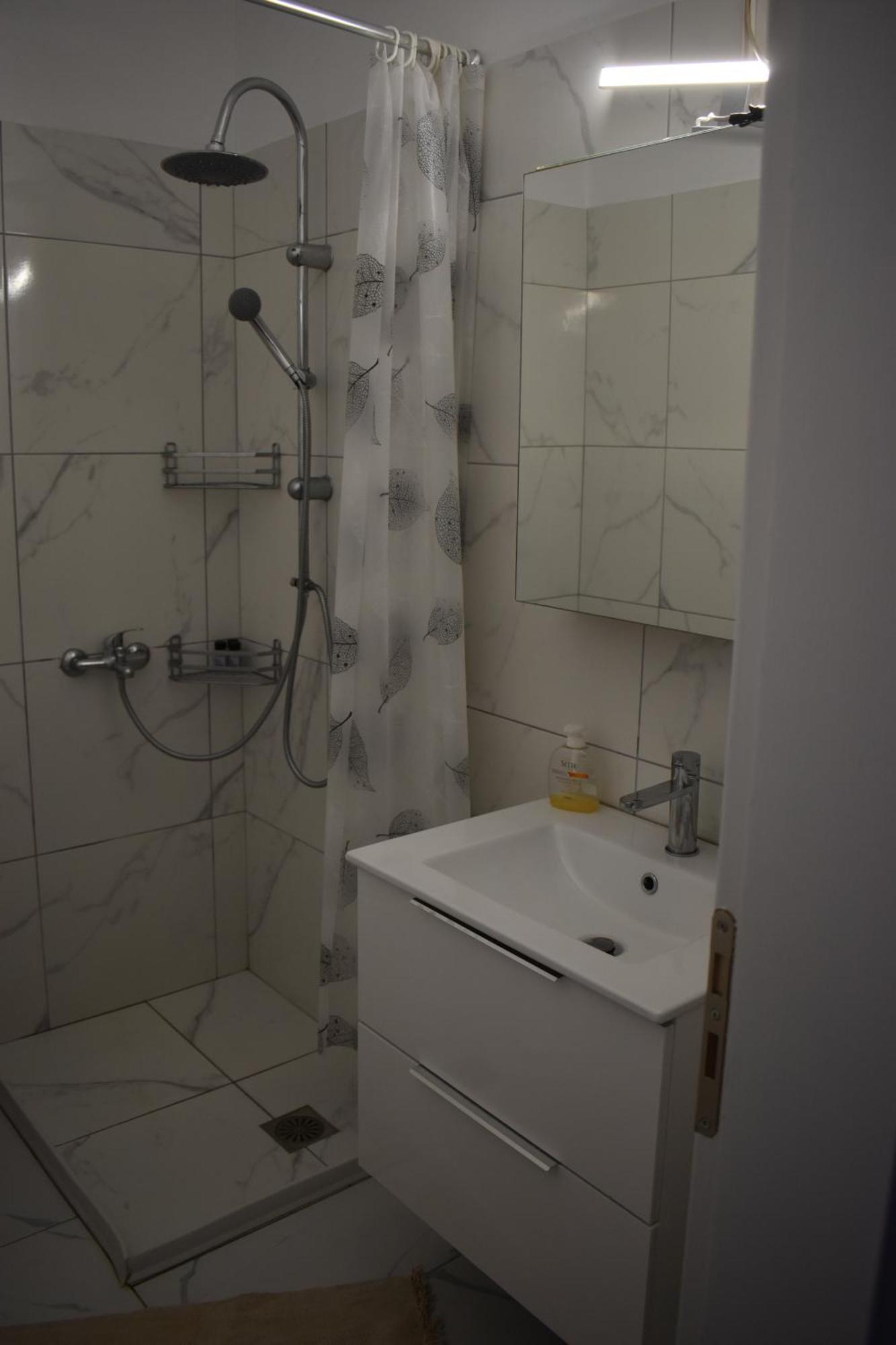 סרנדה Anastasias Apartments מראה חיצוני תמונה