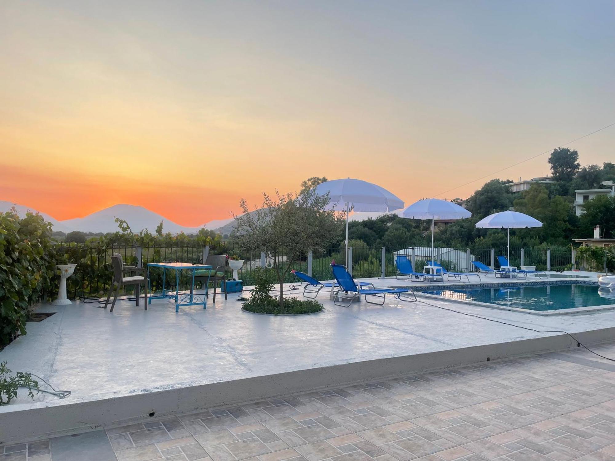 סרנדה Anastasias Apartments מראה חיצוני תמונה