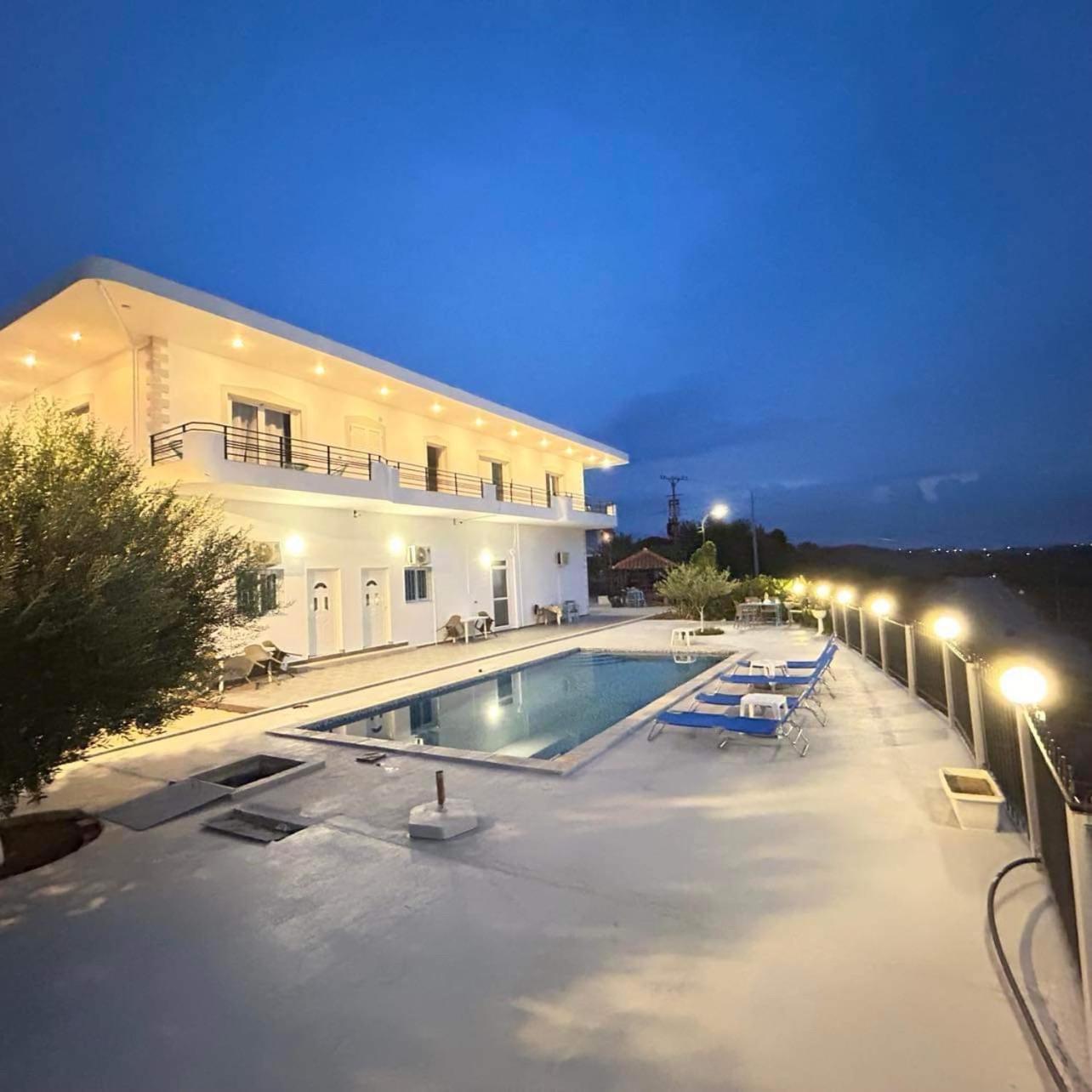 סרנדה Anastasias Apartments מראה חיצוני תמונה